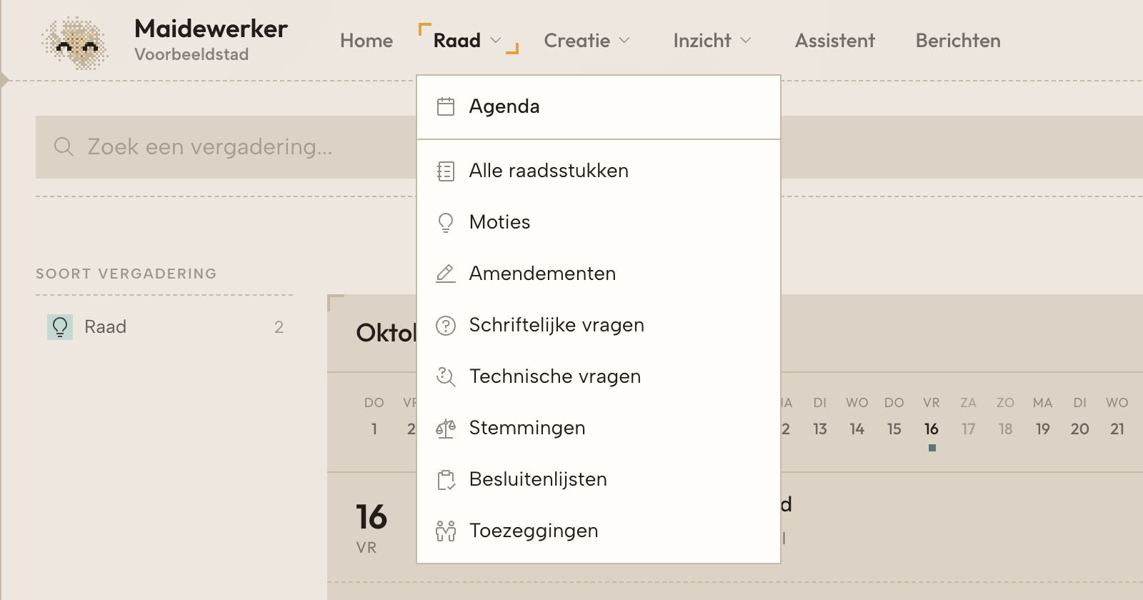 Hoofdmenu met Home, Raad, Creatie, Inzicht, Assistent en Berichten; het menu Raad is geopend.