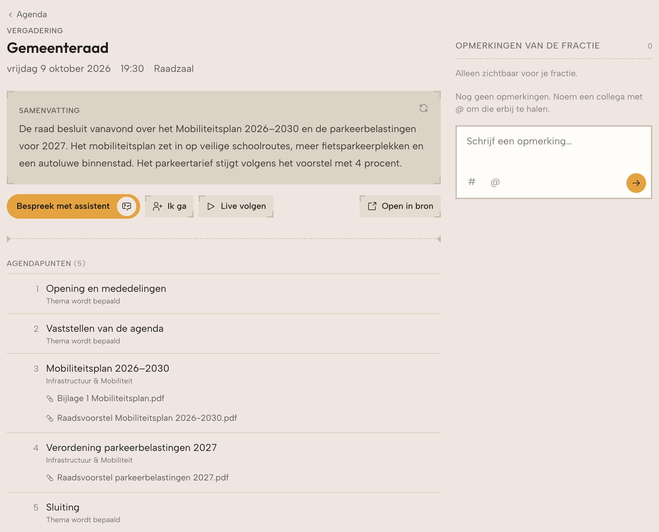 Een vergaderpagina met Ik ga, Bespreek met assistent, de samenvatting en agendapunten.